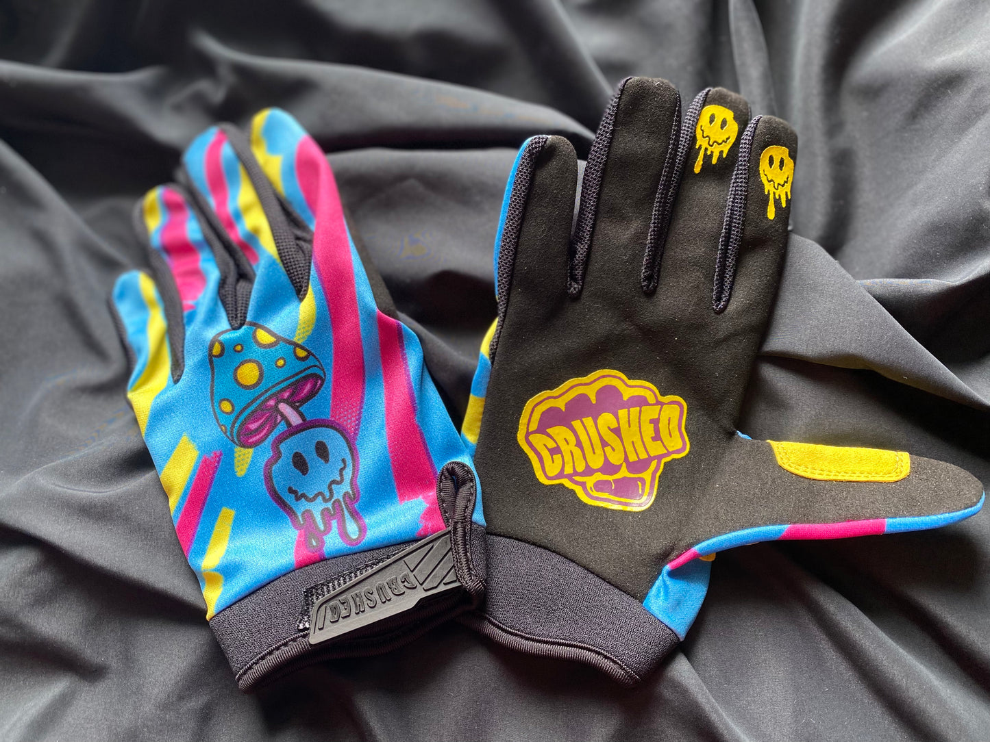Drip Drip Mushroom Crushed Gloves