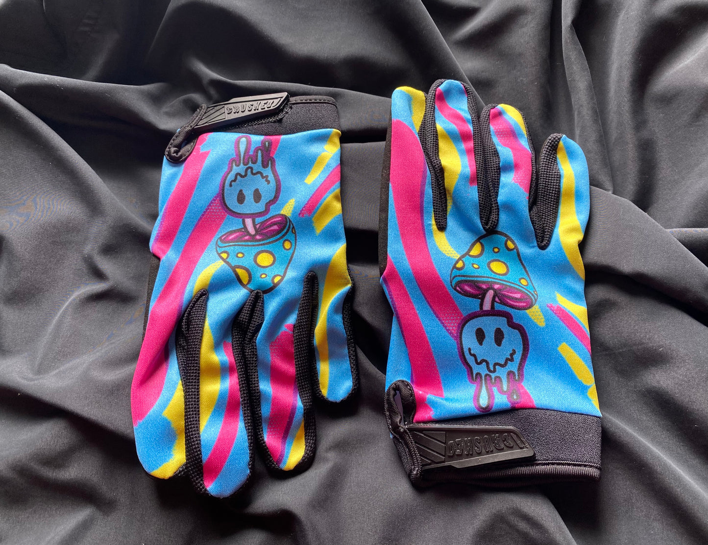 Drip Drip Mushroom Crushed Gloves